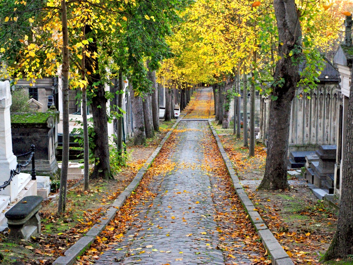 All Saints' Day in France - Père Lachaise, Paris © French Moments