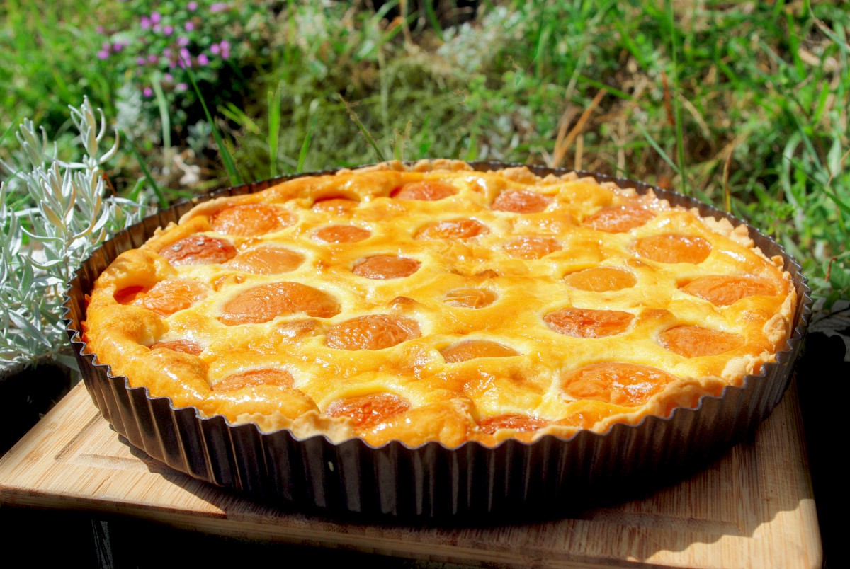 Homemade Tarte aux Abricots © French Moments