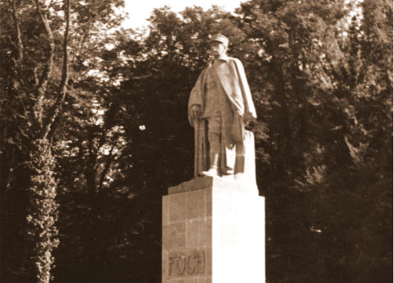 The statue of Foch in 1940, Bundesarchiv, Bild 121-2027 / CC-BY-SA