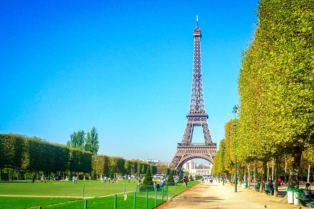 First Time in Paris - Sites and Monuments in France - Eiffel Tower © French Moments