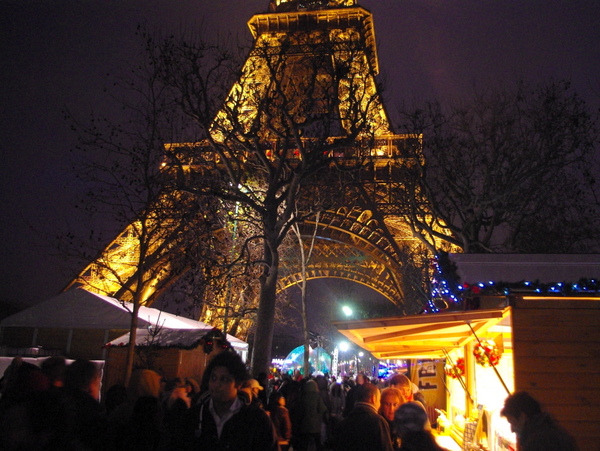 Christmas market Champ de Mars © French Moments