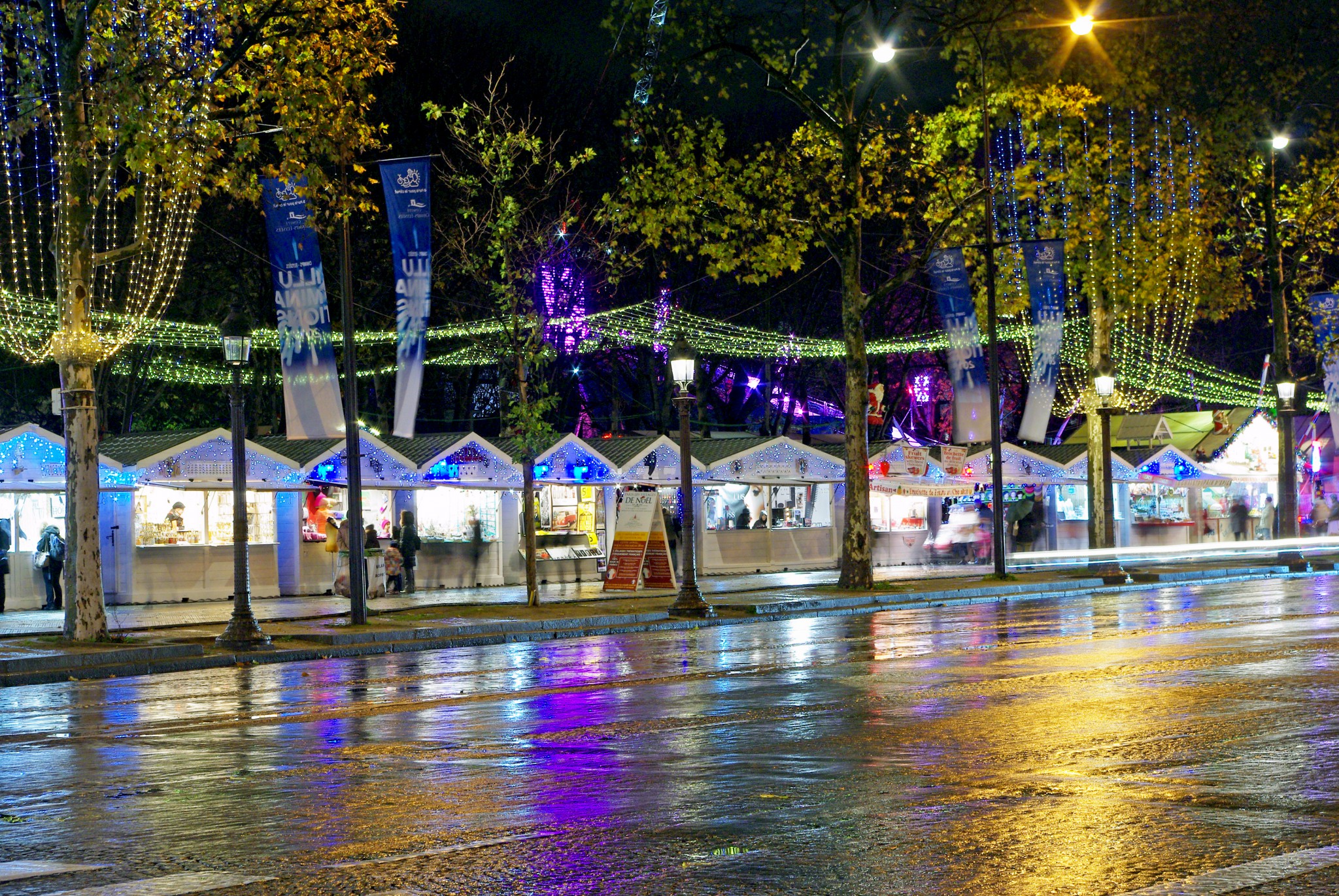 Christmas market in Champs Elysees Paris 2015 © French Moments