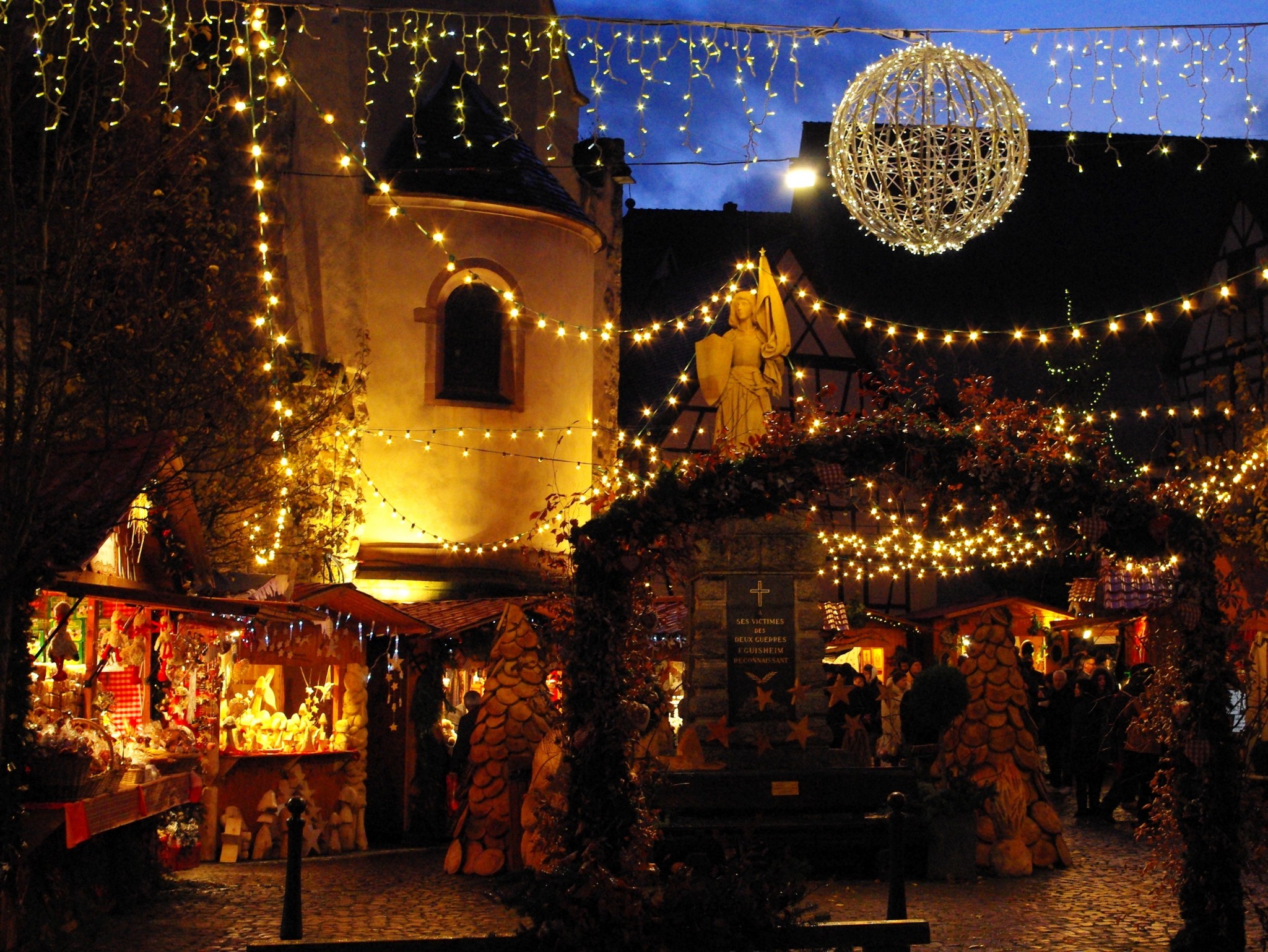 Éguisheim Christmas Market - French Moments