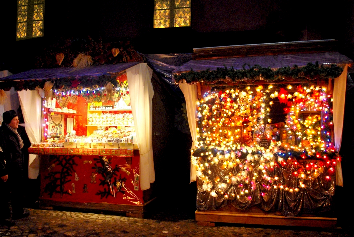 Stalls of the Kaysersberg Christmas market, Alsace © French Moments