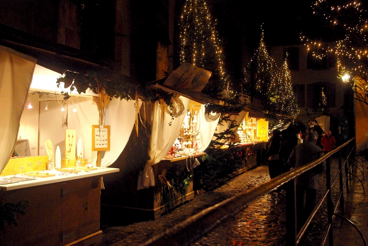 At the Kaysersberg Christmas market, Alsace © French Moments