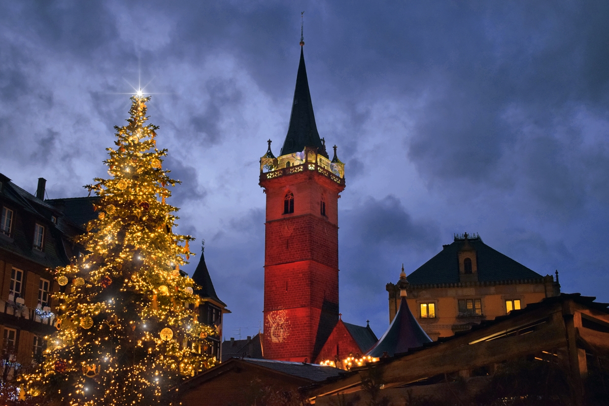 French Christmas Traditions: the tree in Obernai © French Moments