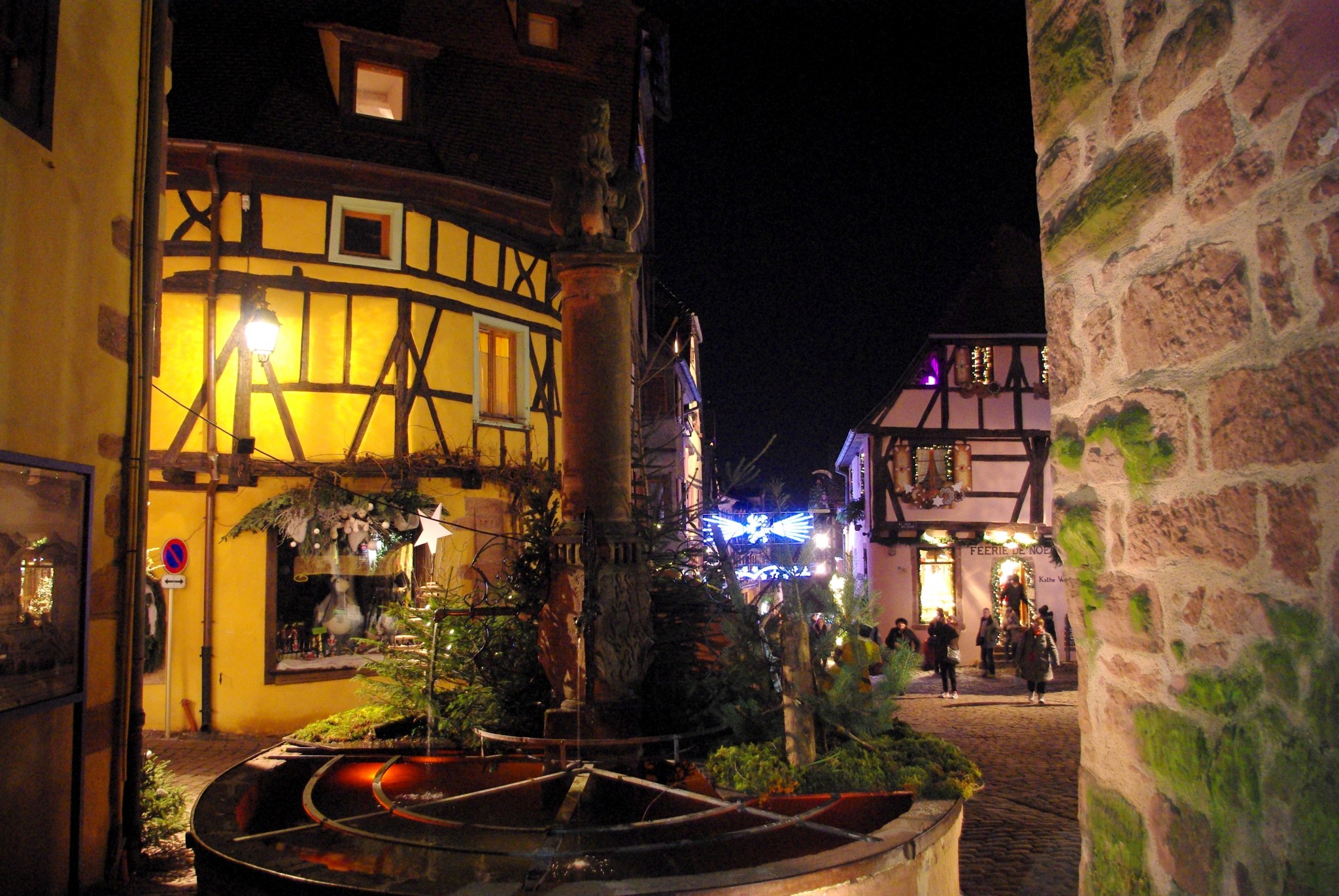Most Beautiful Christmas Markets: Riquewihr © French Moments