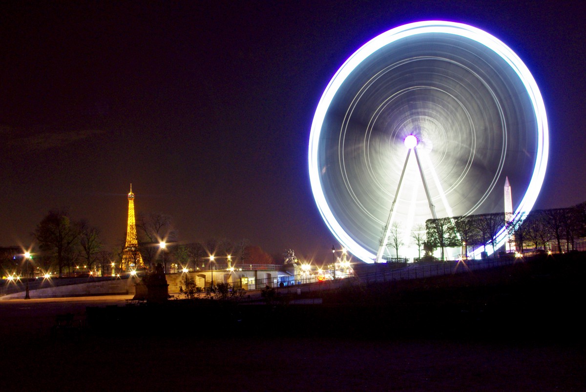 The London Eye and La Grande Roue de Paris Ferris Wheels