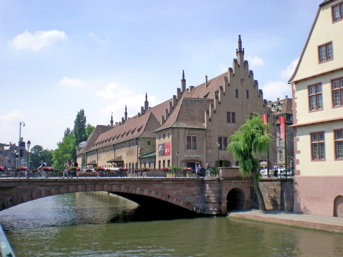 Things to see in Strasbourg: Pont du Corbeau © French Moments
