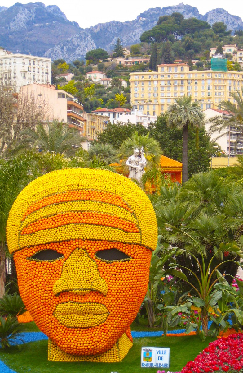 Lemon head in Menton © Paul Downey - licence [CC BY 2.0] from Wikimedia Commons