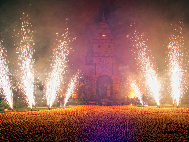 Fire display in the Gardens of Lights © Office de Tourisme de Menton