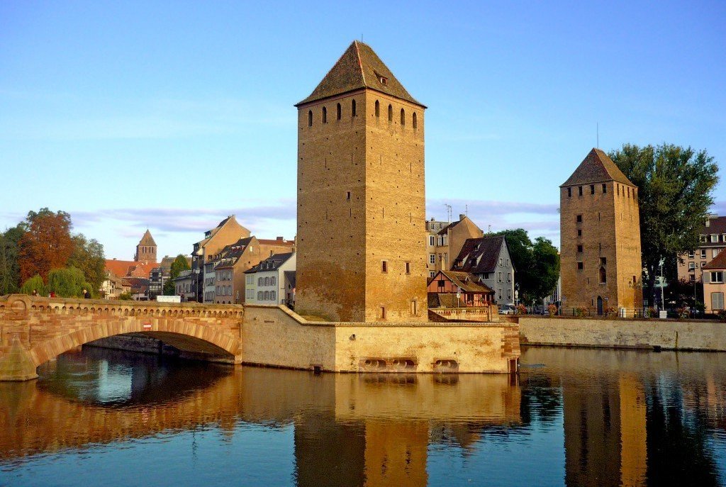 Things to see in Strasbourg: the Ponts Couverts © French Moments