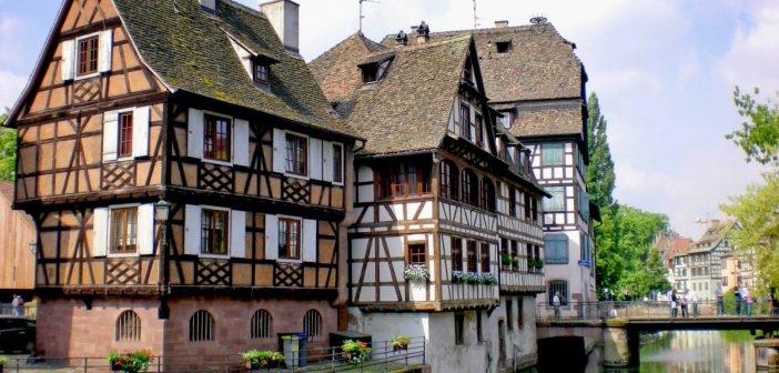 Things to see in Strasbourg: the Petite France district © French Moments