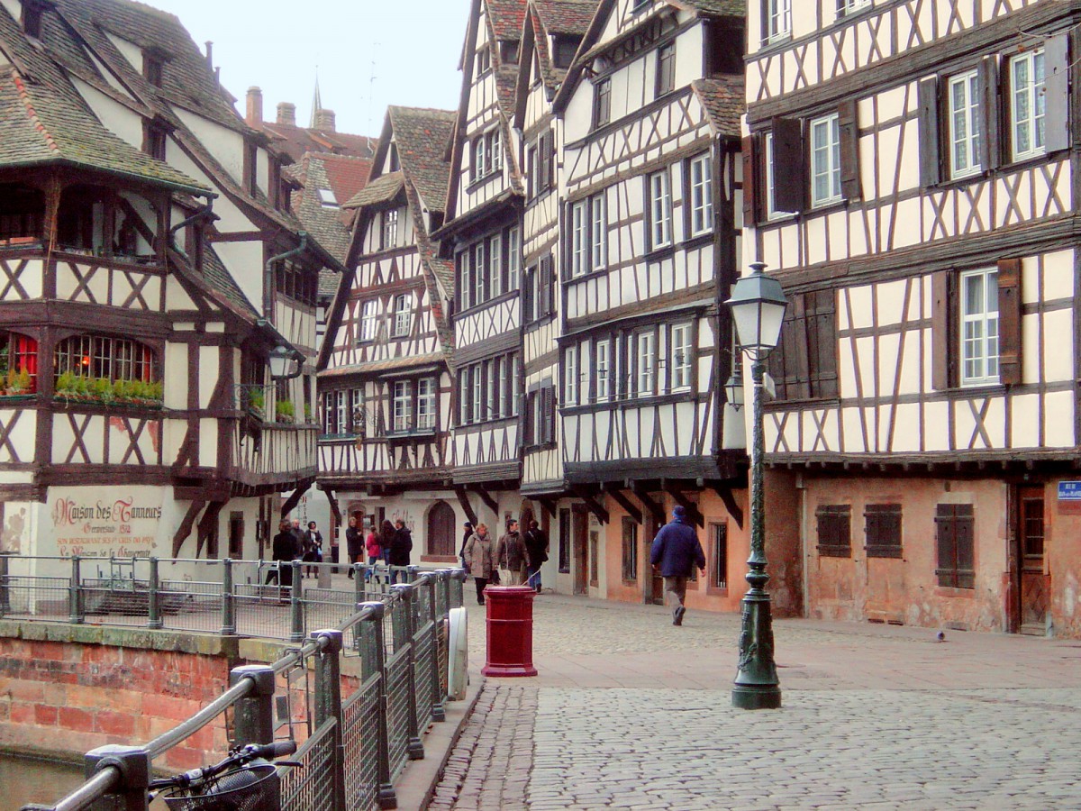 Things to see in Strasbourg: the Petite France district © French Moments