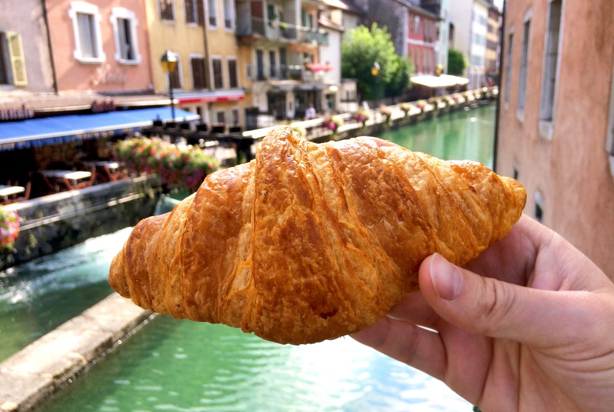 Croissant in Annecy © French Moments