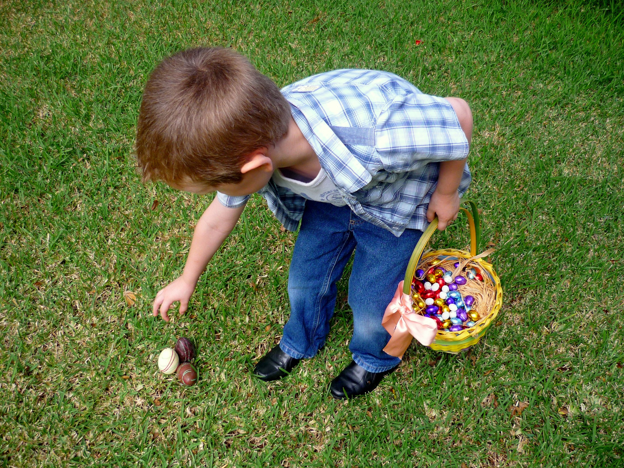 Easter traditions in France - Easter Eggs Hunting © French Moments