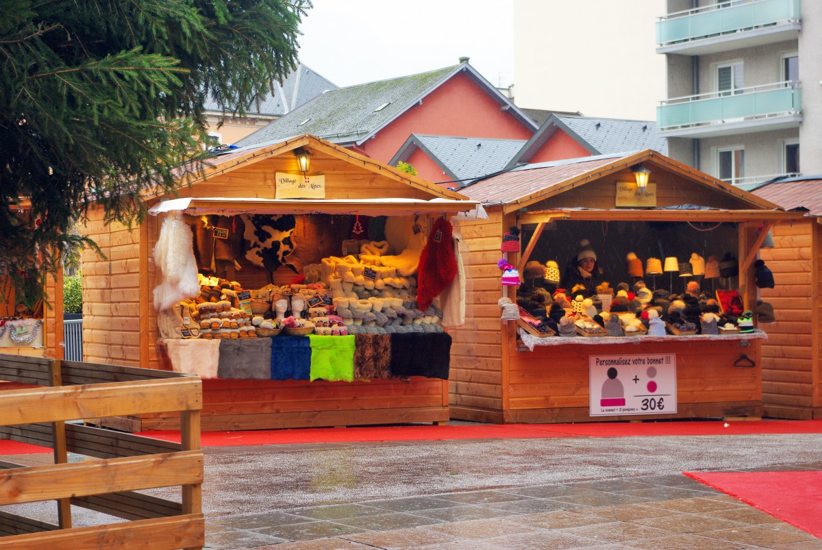 Annecy Christmas Market by the Courier shopping centre © French Moments
