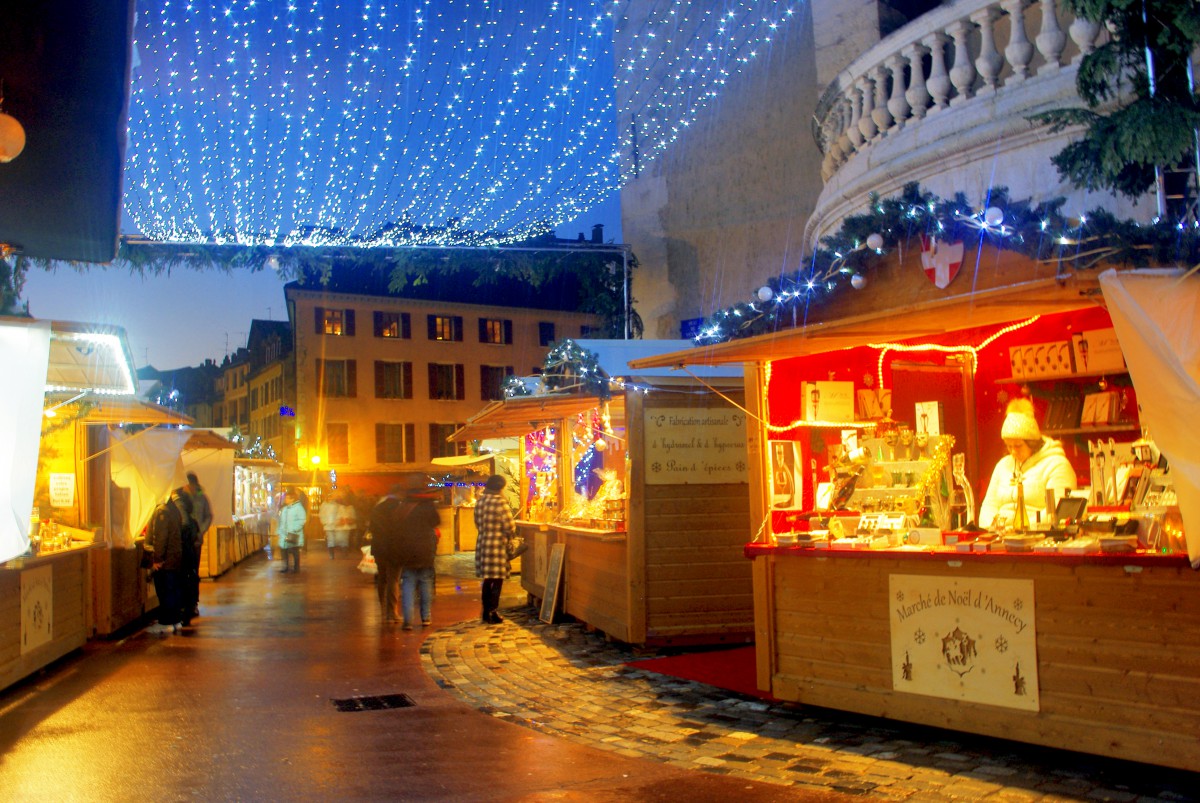 A Discovery Guide to the Annecy Christmas Market - French Moments