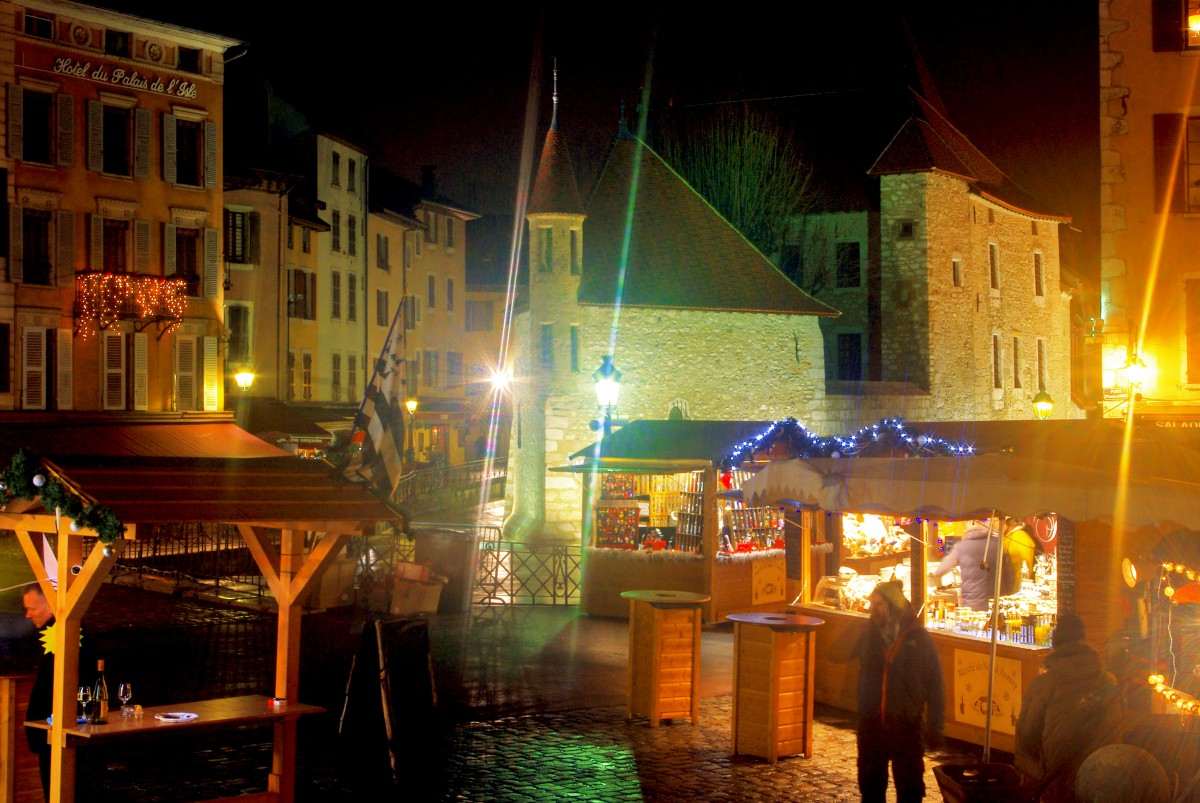 Photos of Christmas in France - Annecy Christmas Market © French Moments