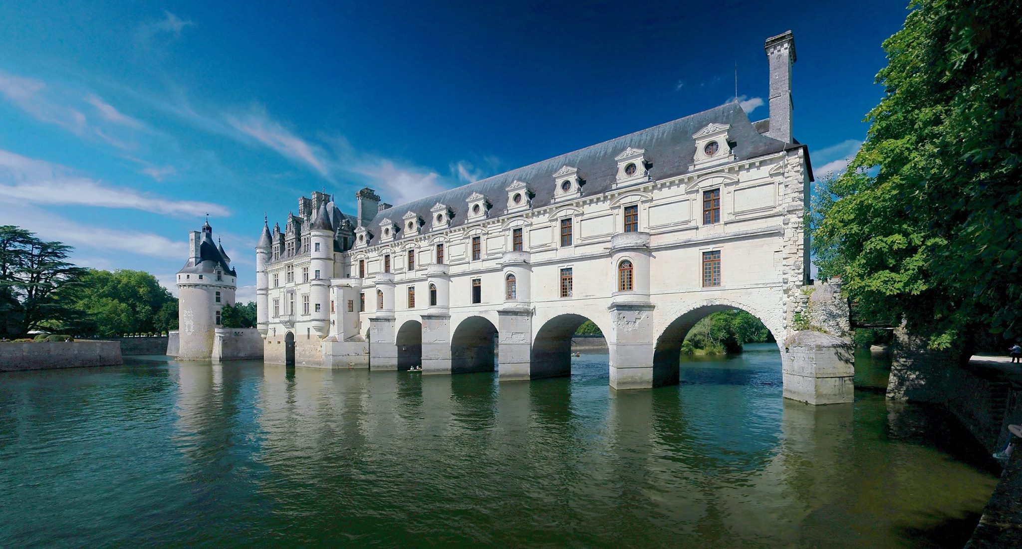 Chateaux of the Loire - Chenonceau © Ra-smit [GFDL (http-::www.gnu.org:copyleft:fdl.html)], via Wikimedia Commons