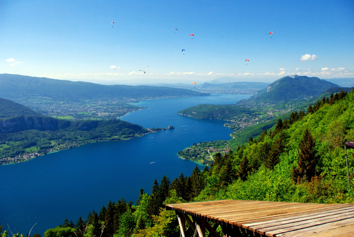 Lake Annecy seen from the Col de la Forclaz © French Moments