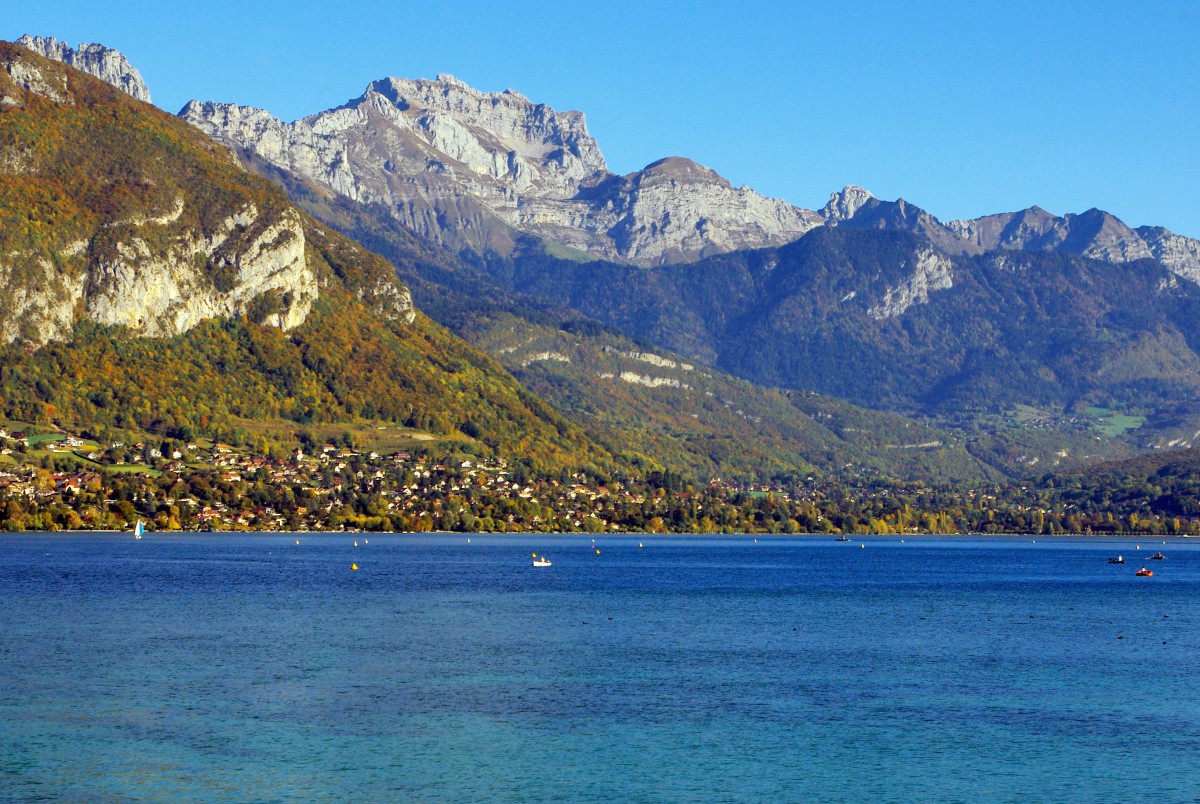 La Tournette seen from Lake Annecy © French Moments