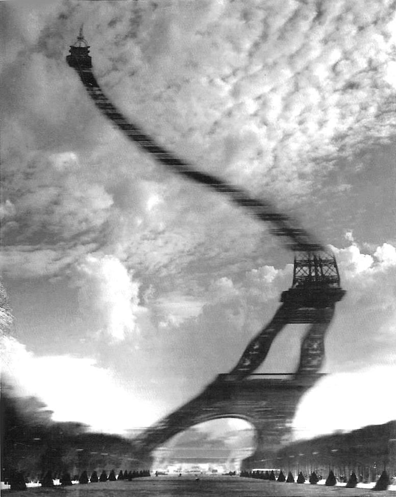 Funny facts about the Eiffel Tower: La tour Eiffel gondolée by Robert Doisneau, 1965