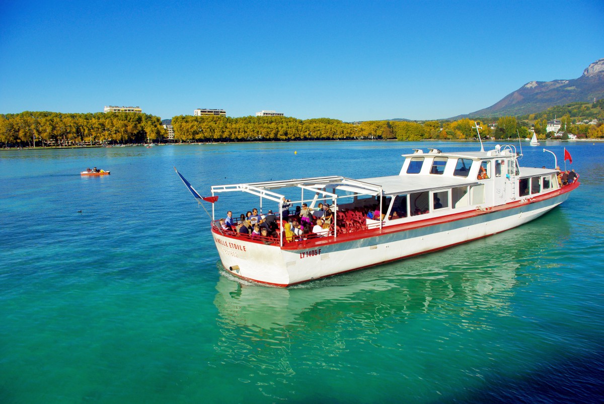 Cruise on Lake Annecy © French Moments