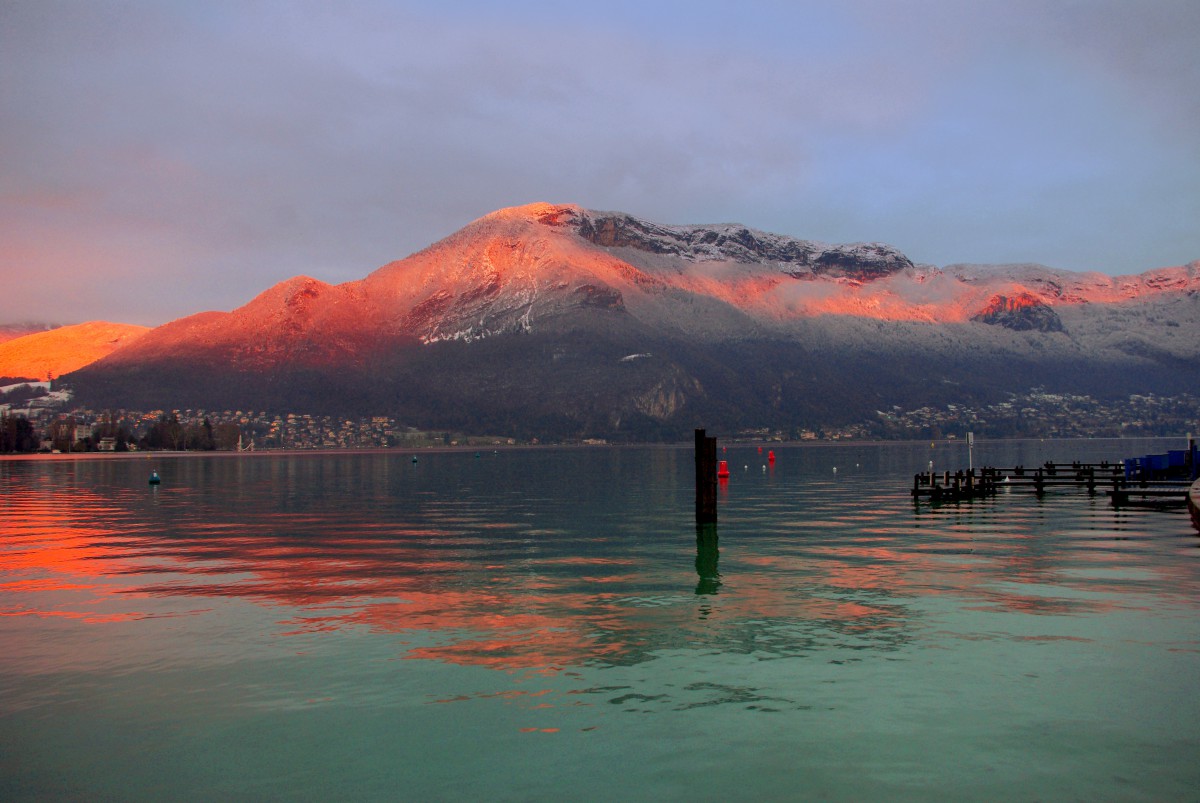 Travel to France - Lake Annecy Winter Sunset © French Moments