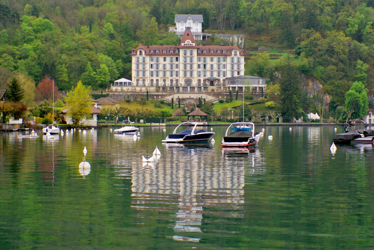 Le Palace de Menthon-Saint-Bernard © French Moments