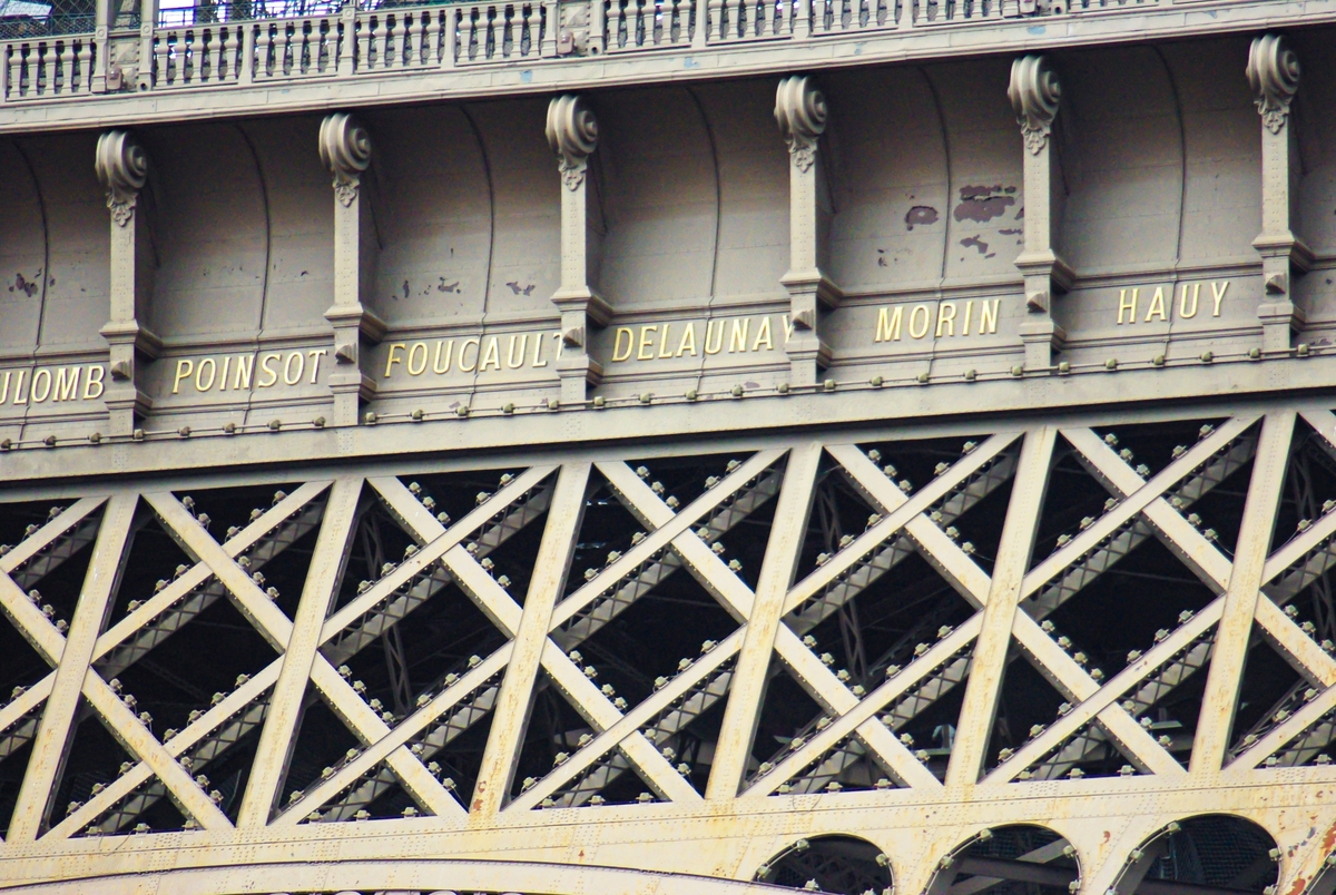 Eiffel Tower - names of scientists © French Moments