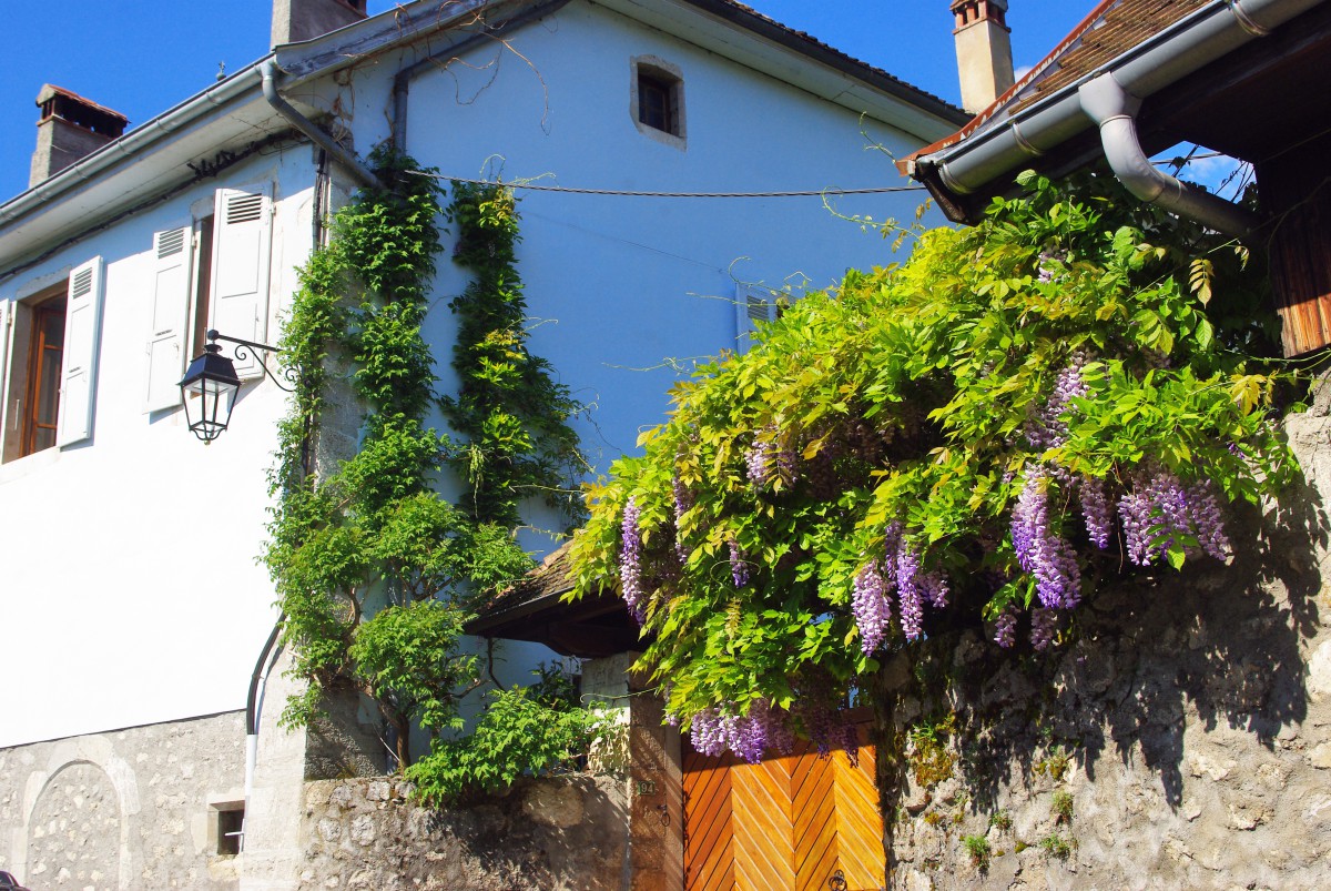 An old street of Talloires © French Moments