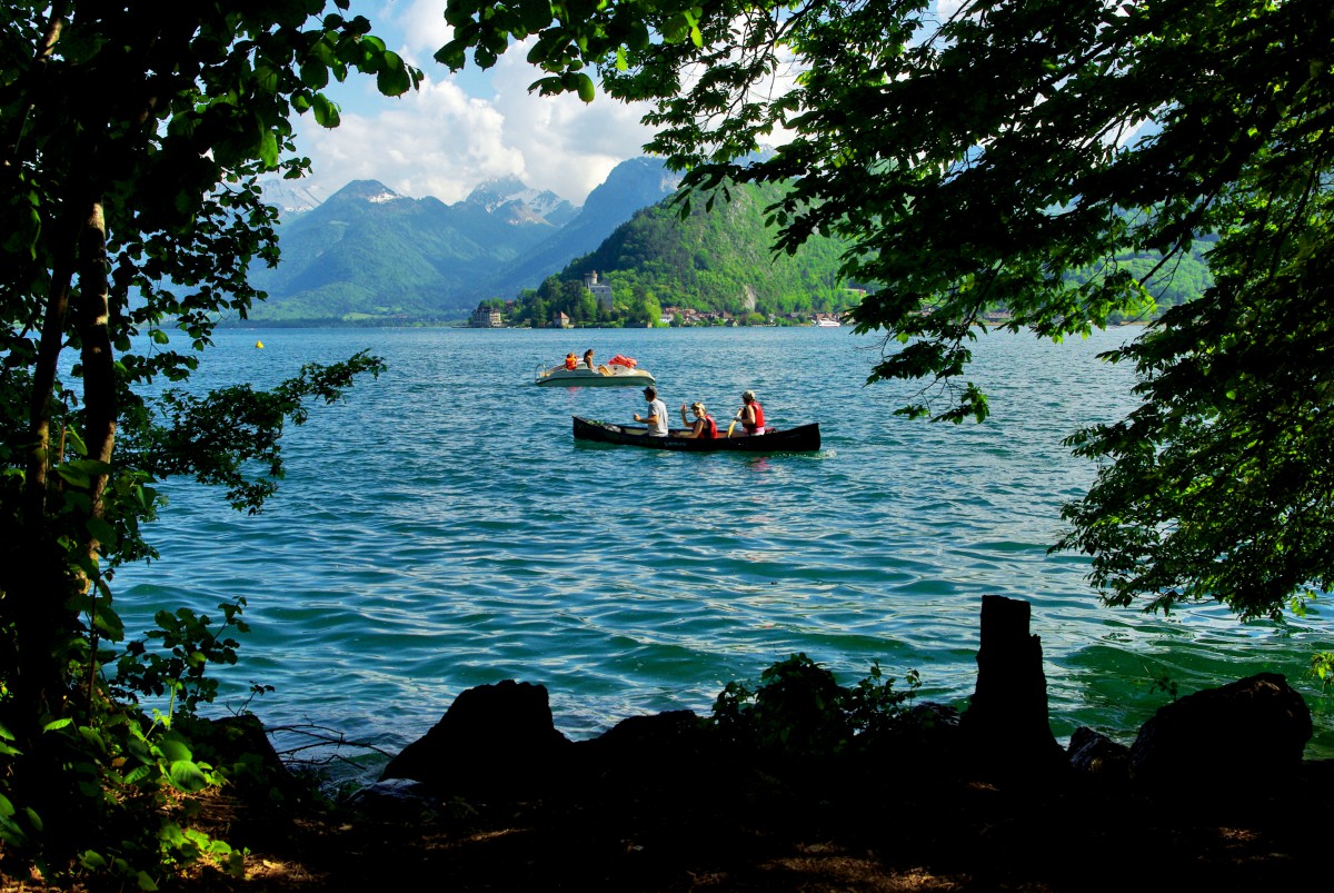 Lakeshore of Talloires © French Moments