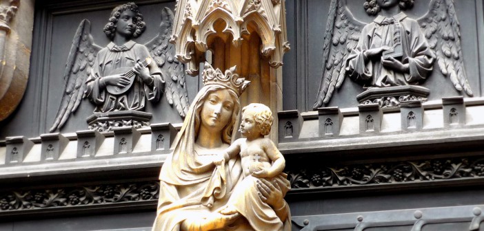 Virgin with Child in Colmar © French Moments