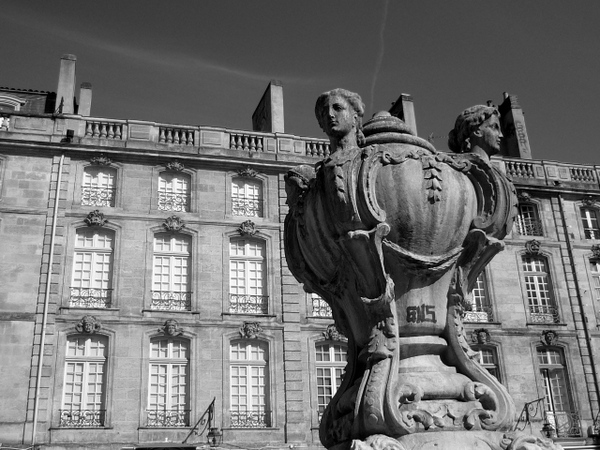 Bordeaux Place du Parlement © French Moments