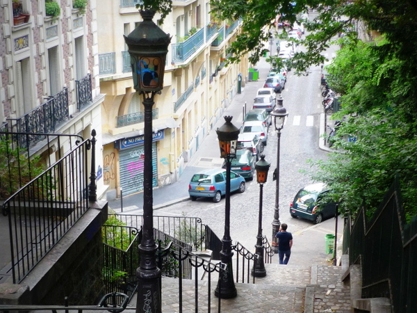 Lamp posts of Paris: Montmartre © French Moments