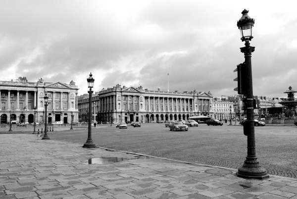French elegance in Place de la Concorde © French Moments