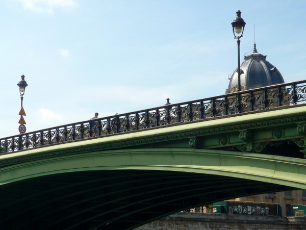 Lamp posts of Paris: Pont Notre-Dame © French Moments