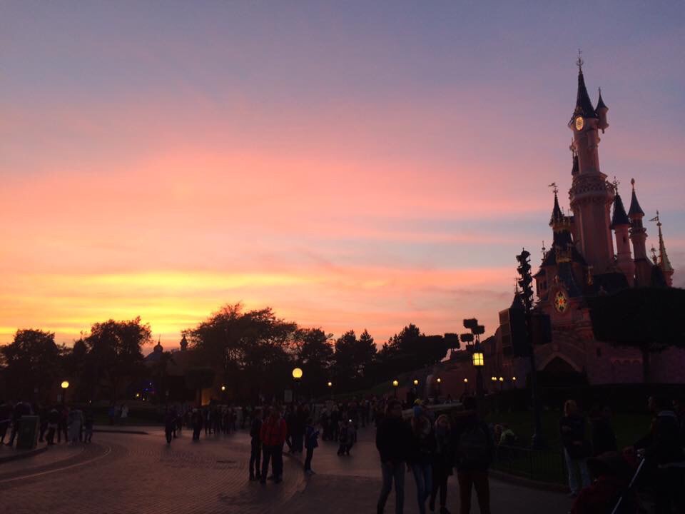 Sunset at Disneyland Paris @plantwxter via Twenty20
