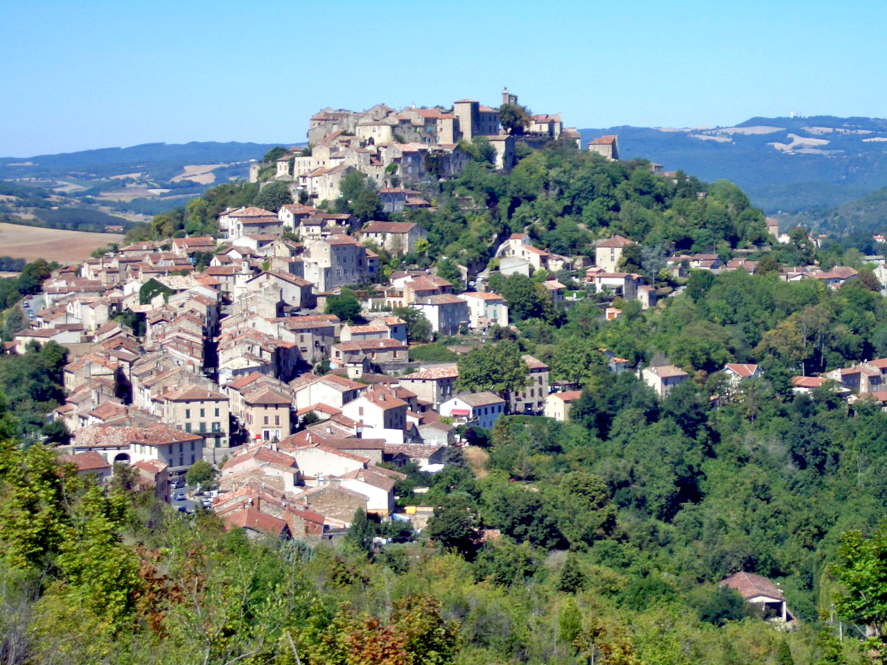 Cordes-sur-Ciel © Adrien Béron - licence [CC BY-SA 1.0] from Wikimedia Commons