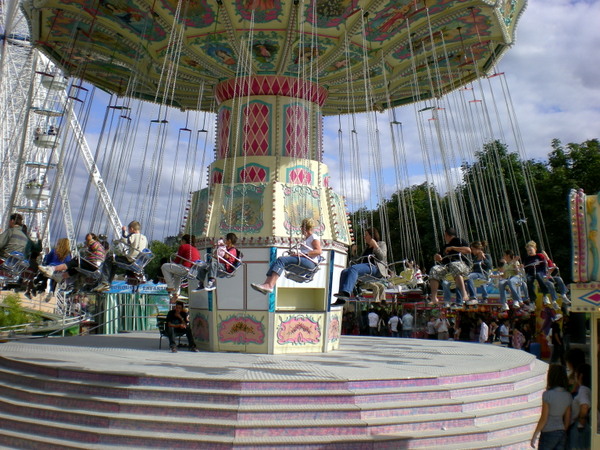 Funfair of the Tuileries © French Moments