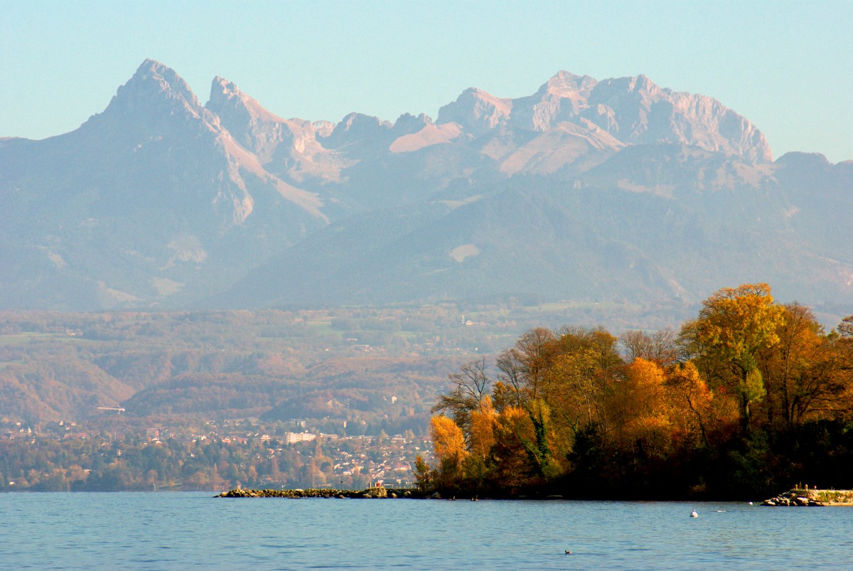 The Alps seen from Yvoire © French Moments