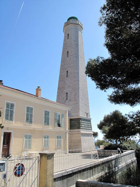 Cap-Ferrat lighthouse by Tangopaso (Public Domain)