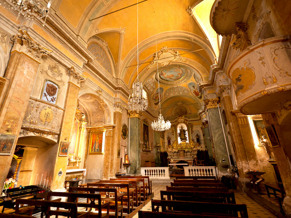The Interior of Eze Church © jimmyweee - licence [CC BY 2.0] from Wikimedia Commons