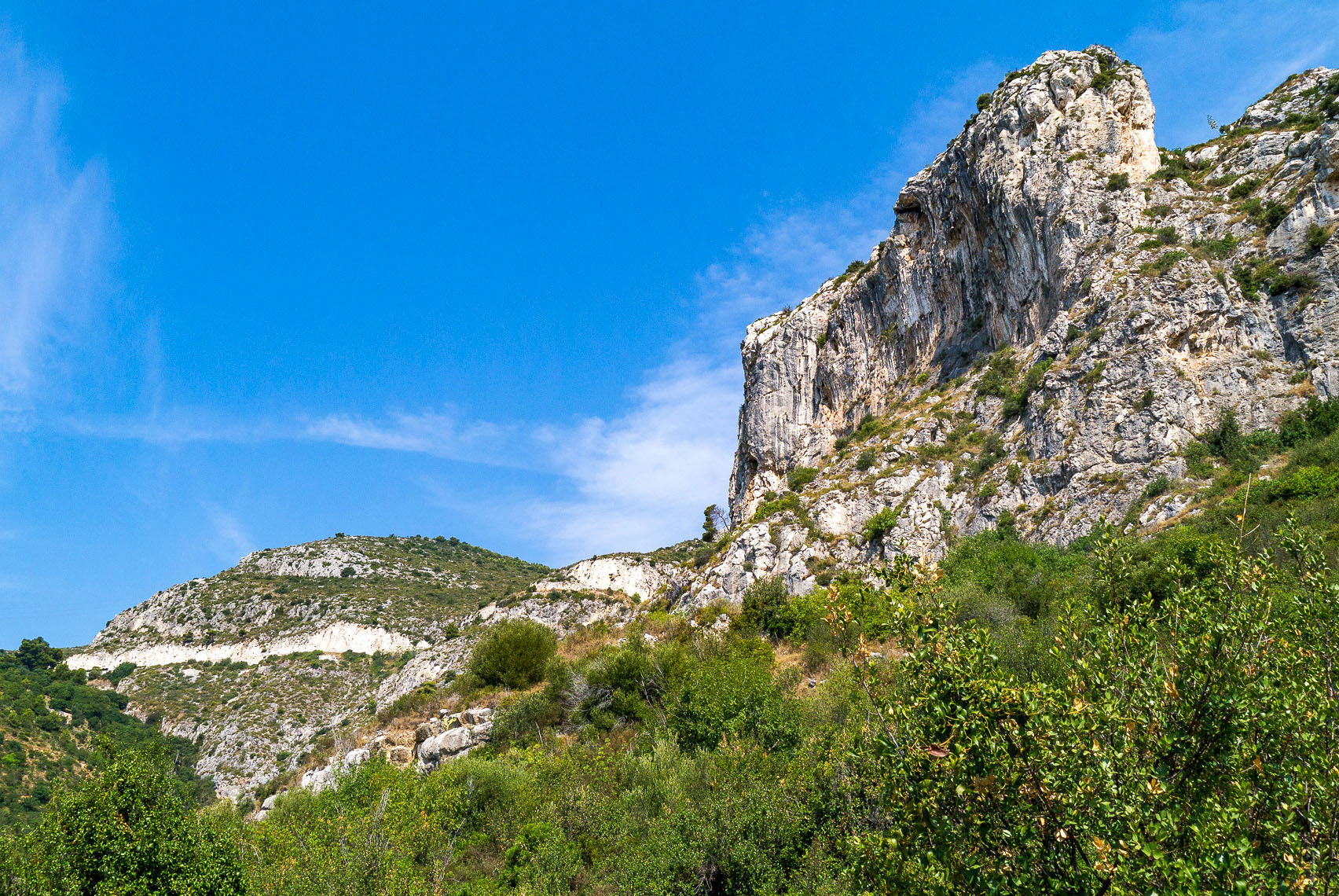 Eze - Rocks around Path of Nietzsche © Solundir - licence [CC BY-SA 4.0] from Wikimedia Commons