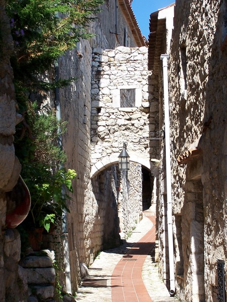 An old paved street in Eze © Berthold Werner - licence [CC BY-SA 3.0] from Wikimedia Commons
