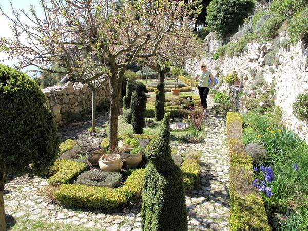 Medieval garden of Sainte-Agnes by Tangopaso (Public Domain)