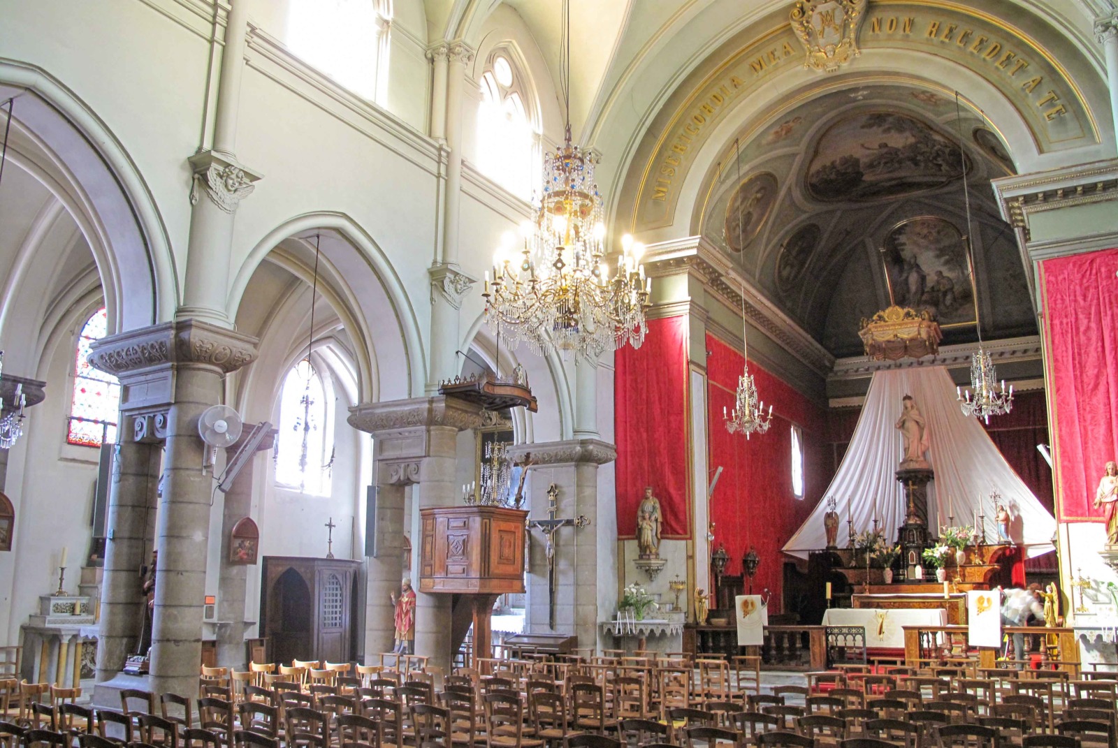 Interior of Chapelle des Pénitents Noirs. Photo: Tangopaso (Public Domain)