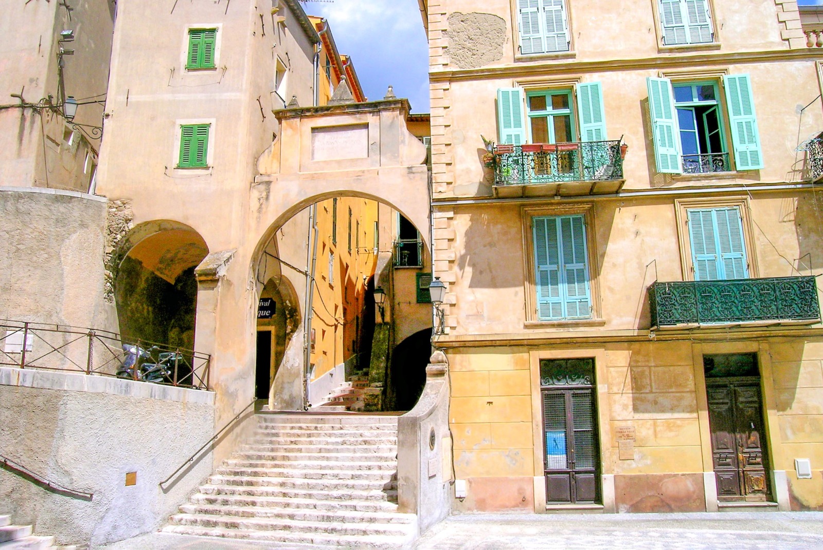 The entrance to the old town of Menton © Luca Galli - licence [CC BY 2.0] from Wikimedia Commons