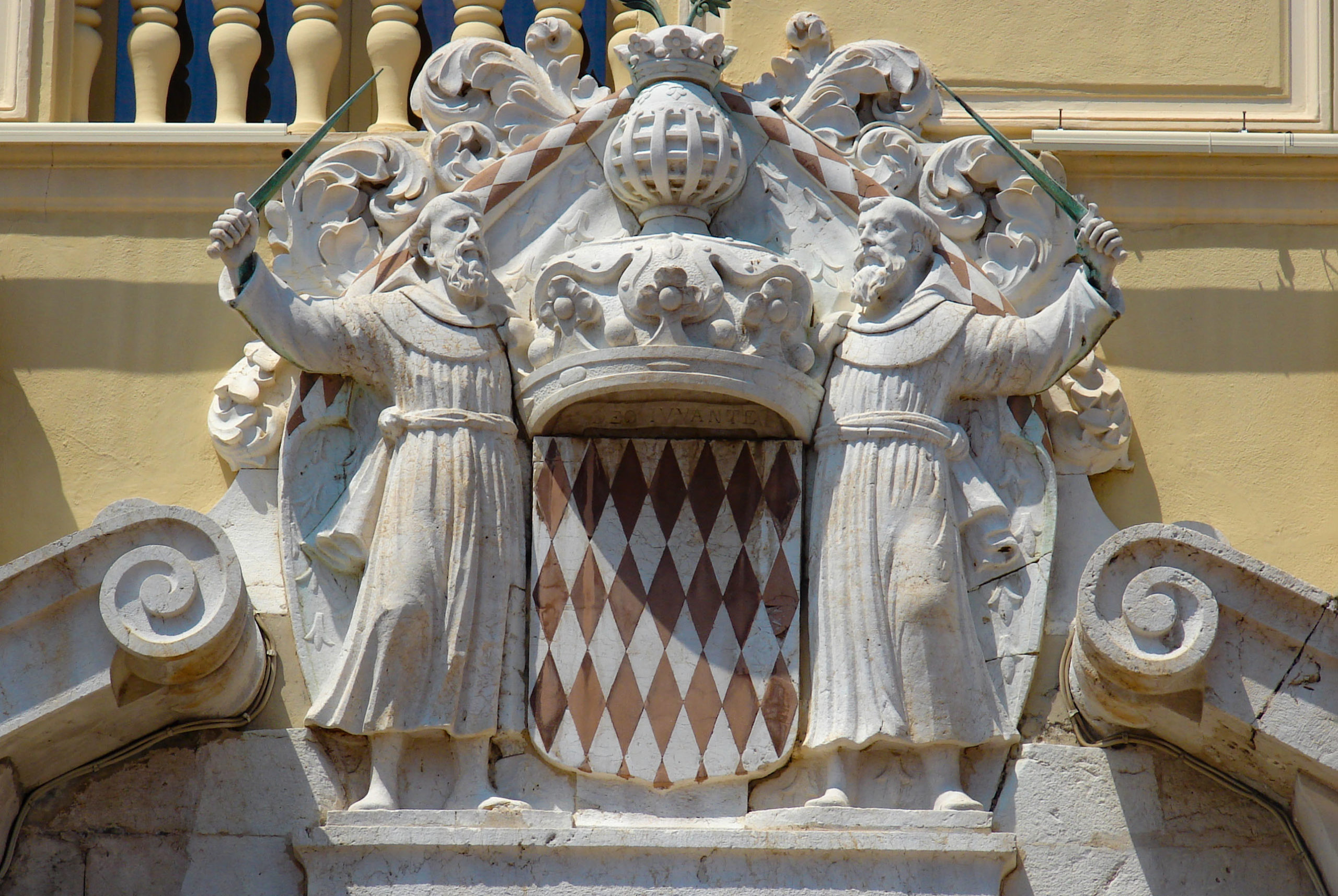 Monaco Coat of Arms, Prince's Palace of Monaco © avu-edm - licence [CC BY 3.0] from Wikimedia Commons